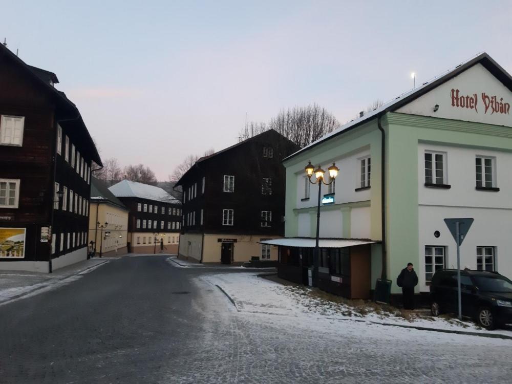 Hotel Dzban Jindrichov Exterior foto